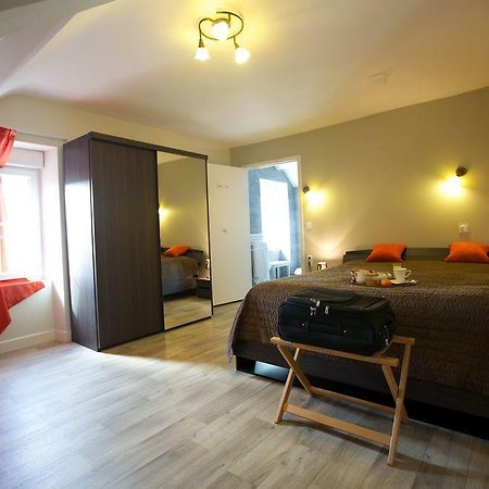 Logis Hotel Le Petit Breuil La Courtine Exteriör bild