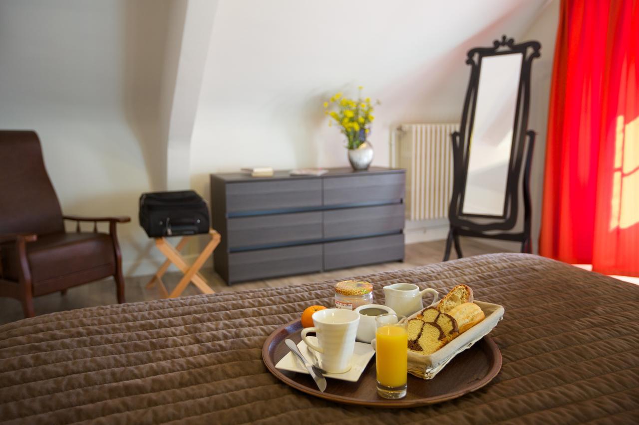 Logis Hotel Le Petit Breuil La Courtine Exteriör bild